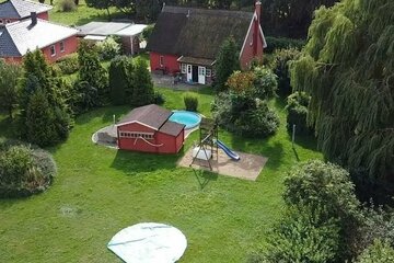 Winterpreis - Reetgedecktes Ferienhaus auf Rügen zwischen Hügel und Bodden