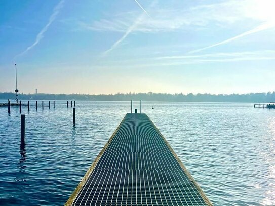 Designer Wohnung in erster Wasserlinie Am Großen Wannsee auf privatem Parkgrundstück