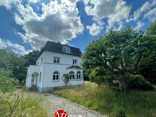 Klassische Villa mit traumhaftem Blick über die Felder bis hin zum Rhein