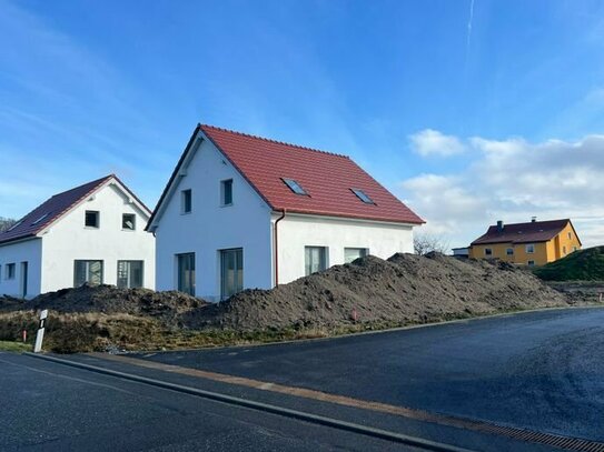 *NEUBAU* Modernes Einfamilienhaus mit großer Terrasse und Garten