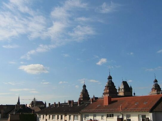 Top Stilaltbauwohnung in bester Innenstadtlage - provisionsfrei - mit exklusivem Schloßblick