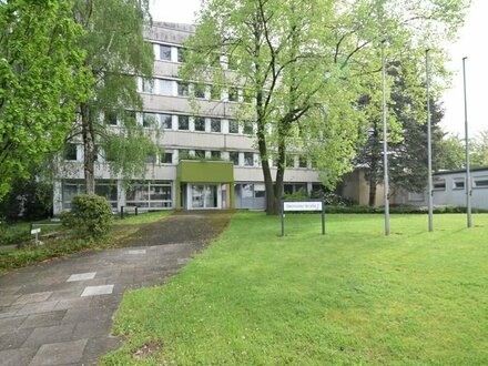 PROVISIONSFREI: Renovierung erfolgt durch Eigentümer! Büro-/Praxisfläche (ca. 300m²) mit Stellplätzen, Aufzug und viele…