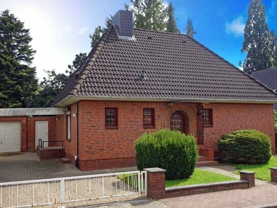 Gepflegter Walmdachbungalow mit Garage in ruhiger Wohnlage in Schenefeld bei Itzehoe