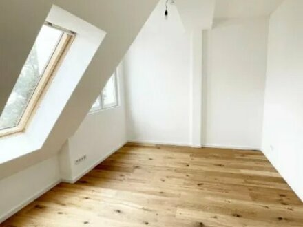 EMPTY new 2 rooms apartment+terrace in Moabit