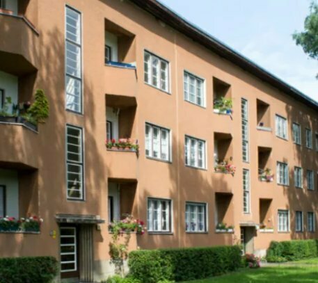 Sanierungsbedürftige 2-Zi Wohnung mit Balkon - WG geeignet