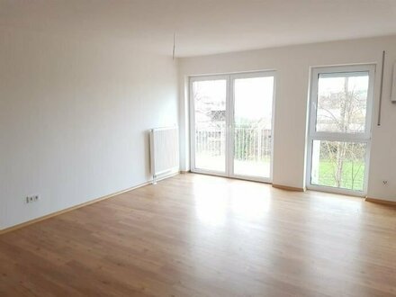 Das Gefühl, Zuhause angekommen zu sein - Exklusive 3 Zimmer Wohnung mit Sonnenbalkon in herrlicher Lage an den Regenauen