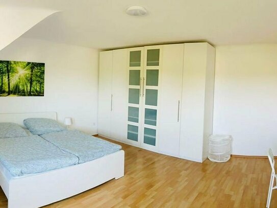 Neumöblierte, renovierte, helle 3-Zimmer-Dachgeschoss-Wohnung in Illingen