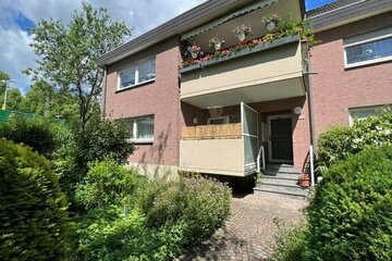 * Moderne Wohnung unweit vom Schlosspark* Balkon * Garage *