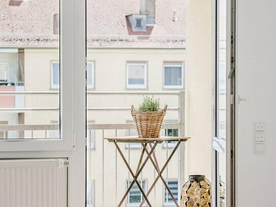 Seniorenwohnung im Betreuten Wohnen: Traumhafte, helle 3-Zimmer mit Loggia am Nürnberger Rennweg