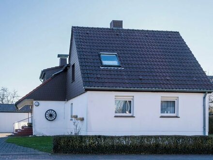 Großzügiges Einfamilienhaus inklusive Halle mit Potenzial in beliebter Lage von Dinslaken-Eppinghoven!