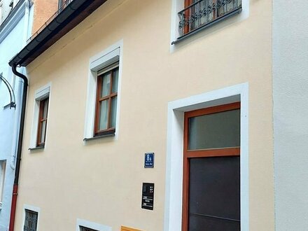 Altstadthaus in Weiden zu vermieten. 7-Zimmer auf drei Etagen / 2 Wohnungen, unterkellert, ca. 185 m²