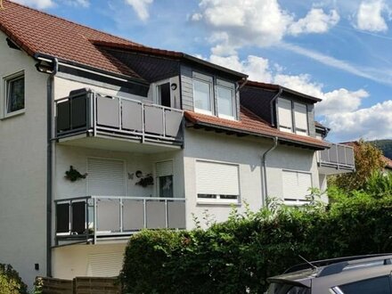 Sonnige drei-Zimmer-Wohnung mit Balkon im Grünen