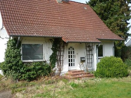 Schönes Ein.-Zweifamilienhaus mit Pool und Anbau in Felde