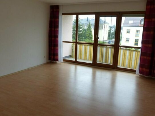 "Charmante 2-Zimmer-Eigentumswohnung mit Balkon in idyllischer Lage von Waldheim"