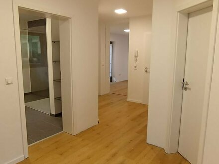 Mietwohnung Erstbezug nach Kernsanierung mit neuer Einbauküche, modernem Bad, Balkon, Terrasse und Keller in ruhiger La…