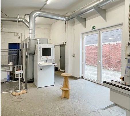 Großzügige Werkstatt-/Hallen-/Büroflächen inkl. 2-Parteienhaus auf 1.225 m² Grundstück in sehr guter Lage von Korschenb…