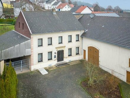 Stilvolles Bauernhaus mit großem Grundstück (Bauplatz) und Scheune in Überherrn zu verkaufen