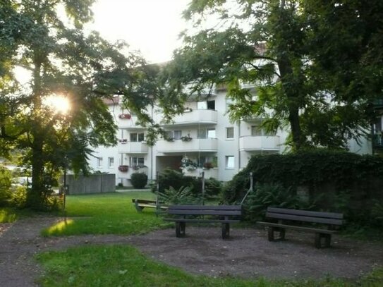 90 m² Wohnung, 3 Zimmer, großer Südbalkon, Blick in unseren Park, renoviert, zentrale Lage in Merseburg