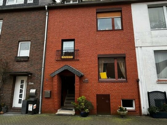 Zweifamilienhaus mit Terrasse in Wilhelmshaven sucht neuen Besitzer