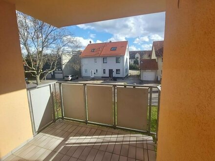 2-Raum Wohnung mit Balkon + Stellplatz, frei ab sofort!