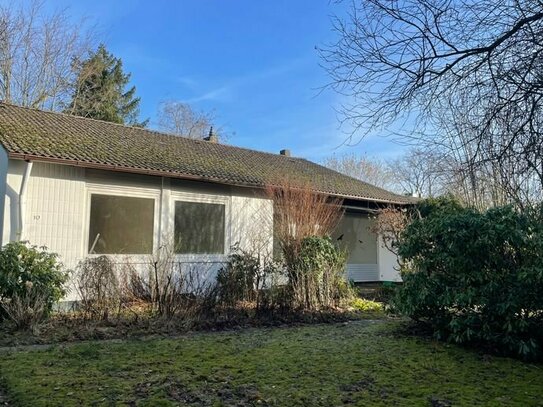 BESTE LAGE in PINNEBERG:: 4-Zimmer-Bungalow mit Vollkeller - auf wunderschönem 797 qm Grundstück