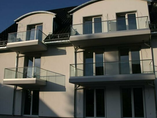 ab 01.06.2024: Große 2-Zimmer-Wohnung mit Wannen-/Duschbad und Balkon