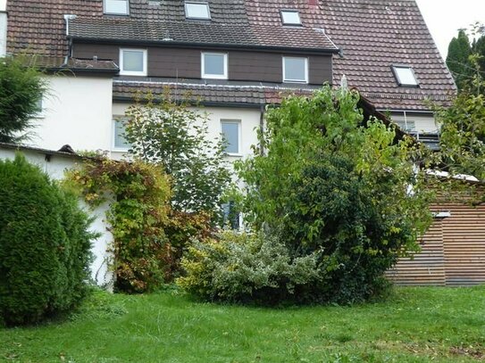 Grundstück mit Doppelhaus und Garage