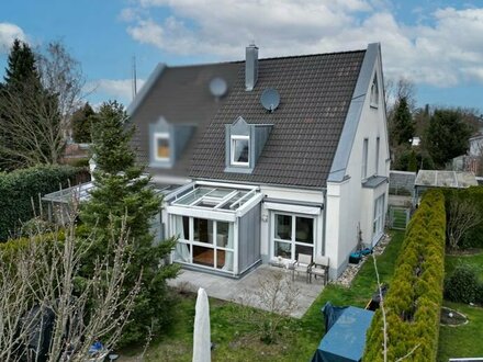 Moderne, helle und gepflegte Doppelhaushälfte mit Garage und Carport in top Wohnlage in Mögeldorf