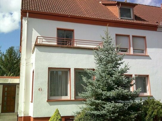 Schönes, gepflegtes Wohnhaus mit Garage in guter Lage von Elversberg zu verkaufen!