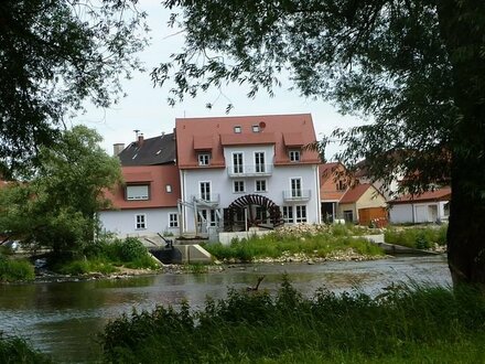 Regensburg-Kallmünz: Mit dem Aufzug in die exklusive Dachgeschosswohnung für Zwei mit unverbaubarem Blick auf die Naab…