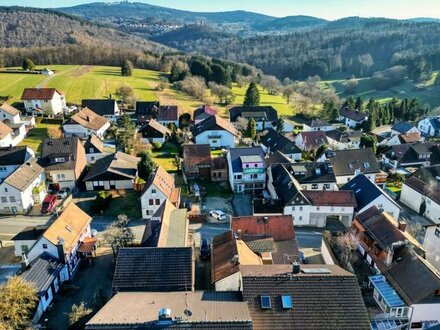 Großes Familienanwesen mit Innenhof und Garten