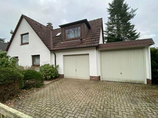 Familienfreundliches Einzelhaus mit Anbau und 2 Garagen auf 1030 qm Traumgarten