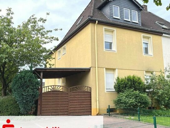 Großzügiges und modernisiertes Zweifamilienhaus mit Garage, Carport und 2 Stellplätzen