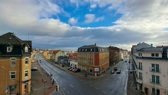 Zentral gelegene 3-Raumwohnung mit Dusche im DG ab 16.06.2024