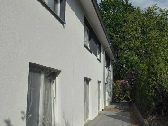 Neubau !! Exklusives 5 Zimmer Endreihenhaus mit Gartenanteil ( ca.100m²) in Norderstedt-Glashütte zu vermieten !!