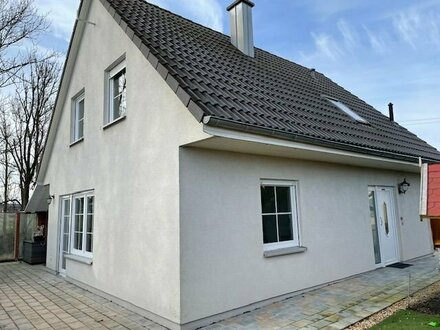 SCHÖNES EINFAMILIENHAUS MIT VIEL AUSSTATTUNG - GRUNDSTÜCK - CARPORT UND GARAGE - IN RUHIGER LAGE