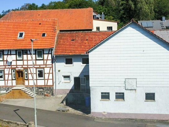 Fachwerkhaus mit großzügigen Nebengebäuden in Schottener Ortsteil!