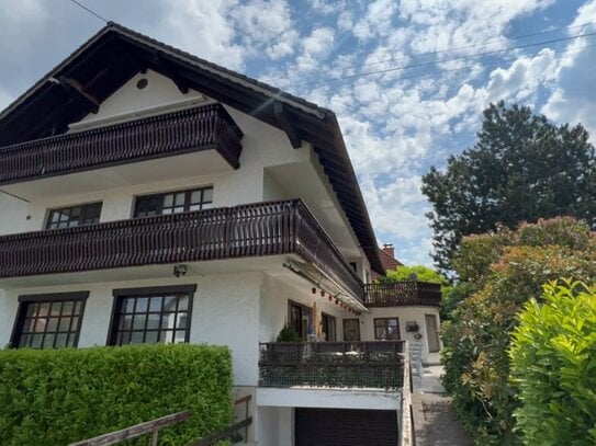 Freistehendes Mehrfamilienhaus mit riesigem Garten, ruhige, gehobene Lage in Zarten