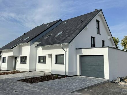 Neubau Doppelhaushälfte in Homburg zu verkaufen!