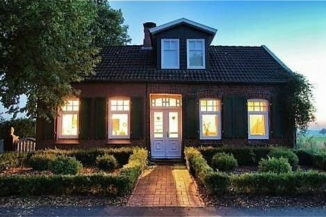 ***Altes Kapitänshaus*** Exklusives Ferienhaus für bis zu 8 Personen, Ostfriesland von der schönsten Seite entdecken !…