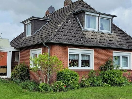 Schicker Bungalow in rückwärtig unverbauter ruhiger Wohnlage!