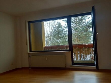 Freie, bestens geschnittene 2-Zimmer-Wohnung mit Balkon und EBK an S 8 - Johanneskirchen