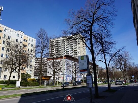 *München - Stadtteil Bogenhausen* Renoviertes, bezugsfreies 1-Zimmer-Apartment mit sonnenverwöhntem Aussichtsbalkon