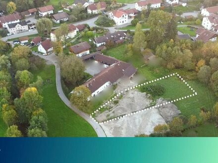 Großes und schönes Baugrundstück im Grünen an der Attl mit vorhandener Baugenehmigung.