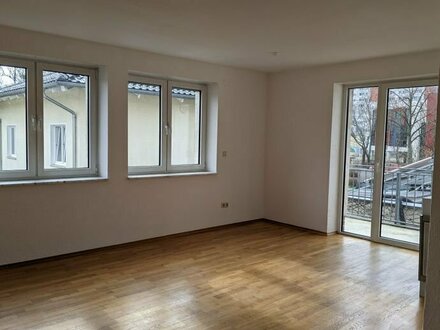 Große 3 Raum Wohnung mit Balkon in Biesdorf Nord zu vermieten
