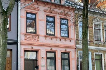 Hübsches Bremer Haus im Hohentor. 6 Zi. ca. 200m² Wfl., zurzeit als 2-3 MFH genutzt