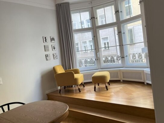 Exklusive, hochwertige 165QM 5-Zi Altbau-Wohnung mit geh. Innenausstattung mit Balkon und EBK