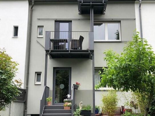 Schöner Wohnen in hochwertig sanierter 2­-Zimmer­-Altbauwohnung mit Balkon, Einbauküche und Kaminofen in Nürnberg Nord-…