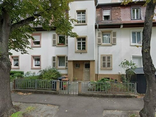 Für Kapitalanleger: Teilvermietetes, renovierungsbedürftiges 3-Familienhaus mit Ausbaupotential