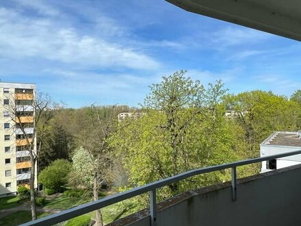 3-Zimmer Wohnung mit Balkon zum Park